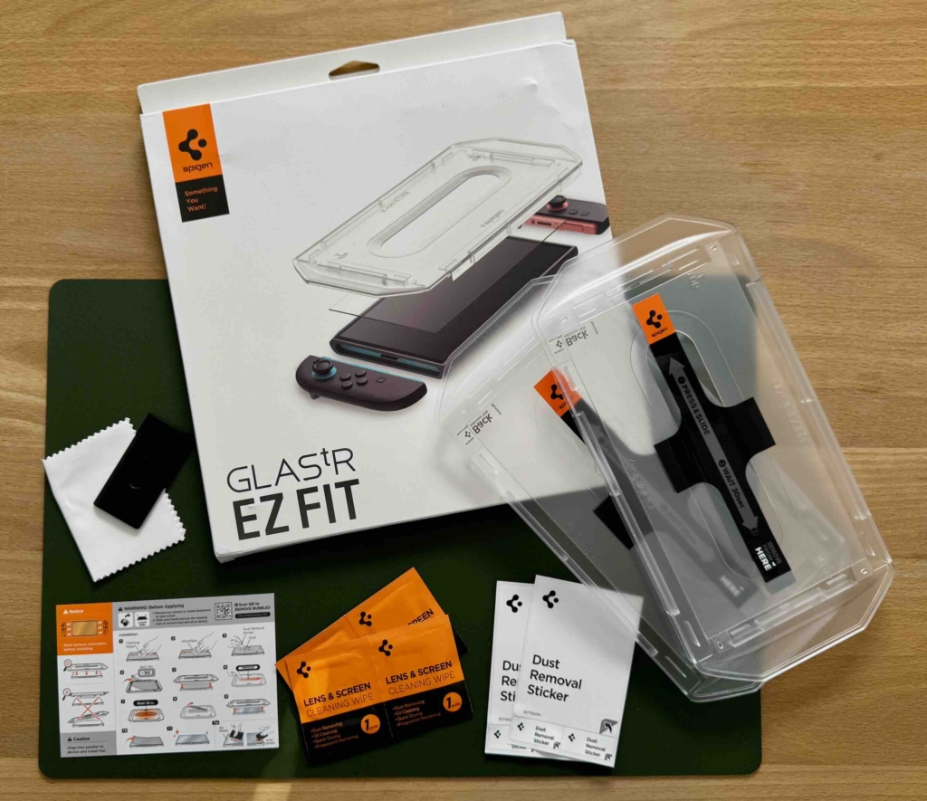 Darstellung des Lieferumfangs des Spigen Panzerglases für die Nintendo Switch 2